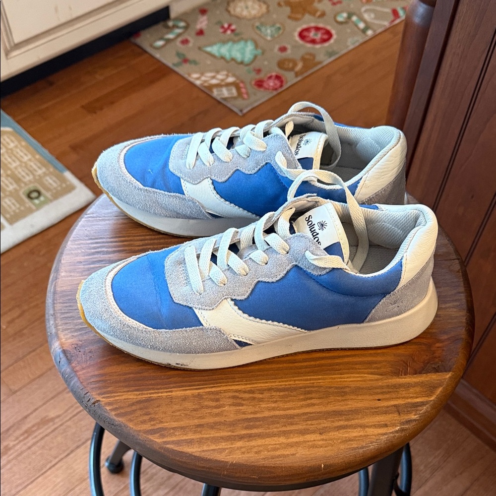 Soludos Retro 💙 🩵 🤍 sneakers size 9.5 euc!